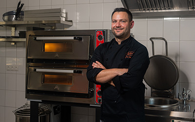 Mathias Hecker in seiner Küche
